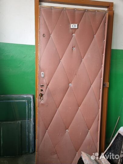 Дверь входная деревянная