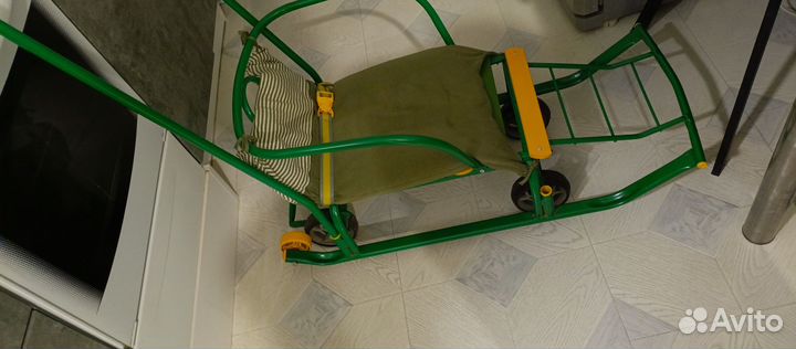 Детские санки с колесами и съемной ручкой