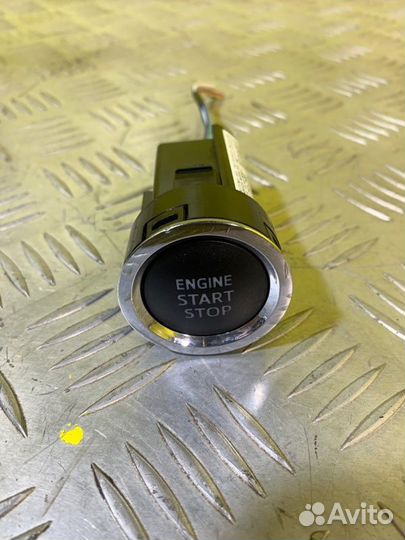 Кнопка запуска двигателя Toyota Hilux (2015-2021)