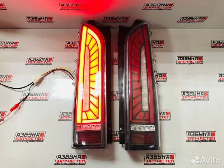 Стоп-сигналы Toyota Hiace (H200) 2004-2017год Крас