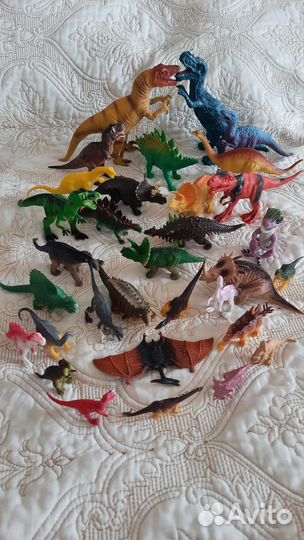 Фигурки динозавров