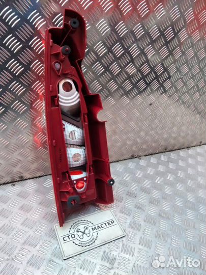 Фонарь задний правый Peugeot Partner 1.6