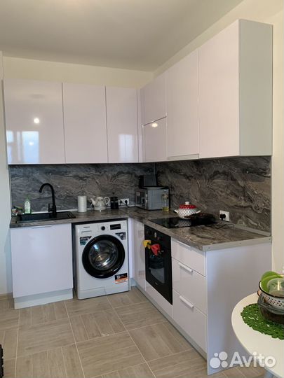 Угловая кухня. Белый глянец ксп:16700