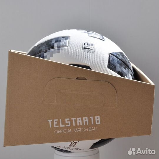 Футбольный мяч adidas Telstar чемпионата мира 2018