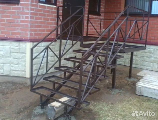 Лестница из металла для жилых помещений