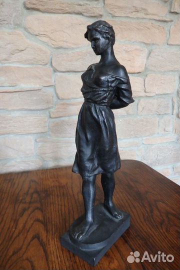 Статуэтка из чугуна. Зоя