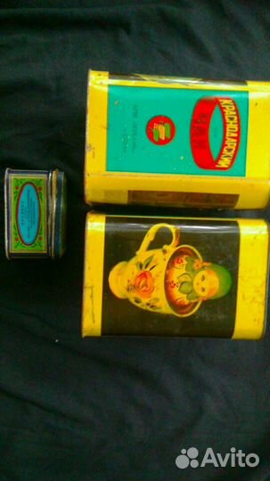 Банки и футляр жестяные. Пластмассовые шкатулки