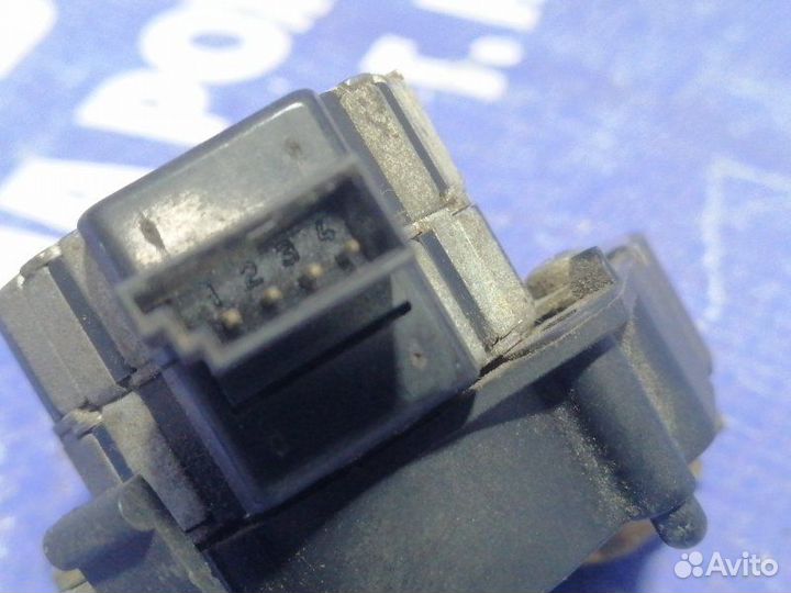 Моторчик заслонок отопителя Bmw E39 седан 2001