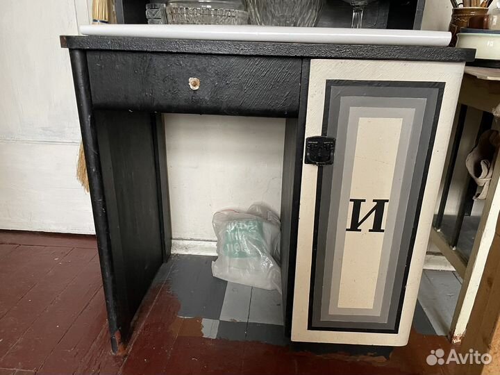 Столик (шкаф-буфет)