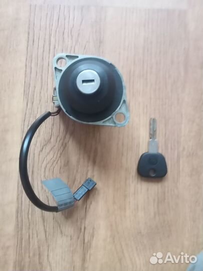 Замок багажника BMW 540 Е39 (личинка) седан