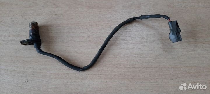 Датчик положения коленвала Тойота Авенсис / Камри