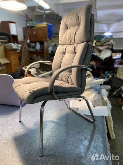 Офисное кресло