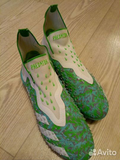 Футбольные бутсы adidas predator