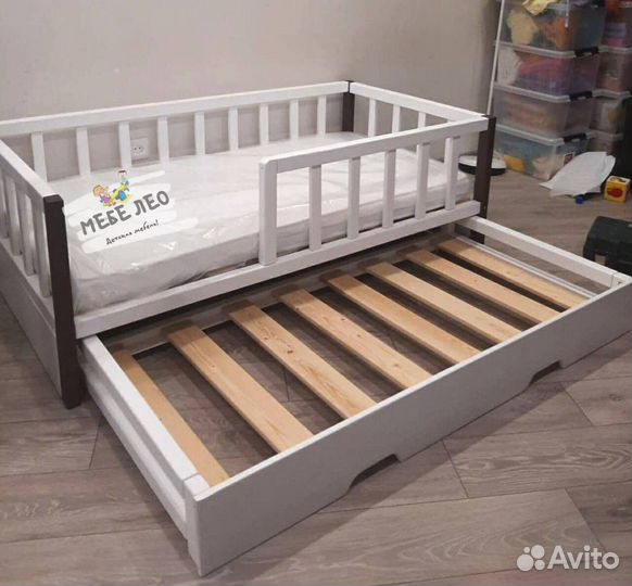 Детская кровать с выдвижным спальным местом
