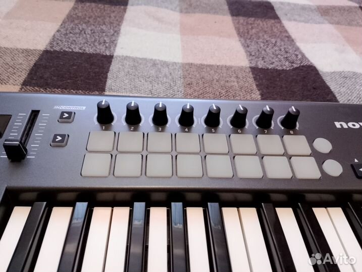 Midi клавиатура Novation Launchkey 25