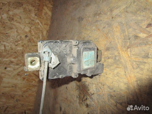 Замок двери задней левой Nissan Maxima (J30) 1988