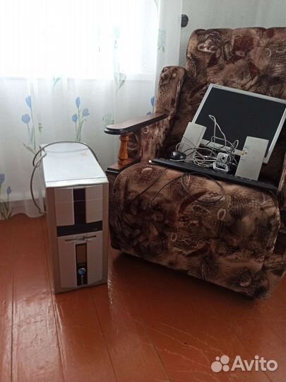 Компьютер,клавиатура,мышка,камера,колонки,монитор