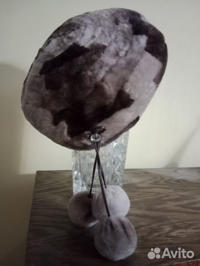 Берет женский зимний мутон