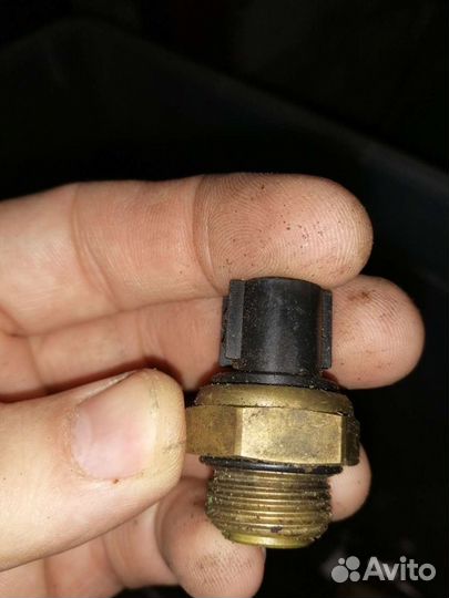 Suzuki GSX-R 750 K4 датчик температуры