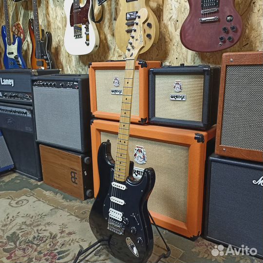 Электрогитара Fender Stratocaster Standard HSS Bla