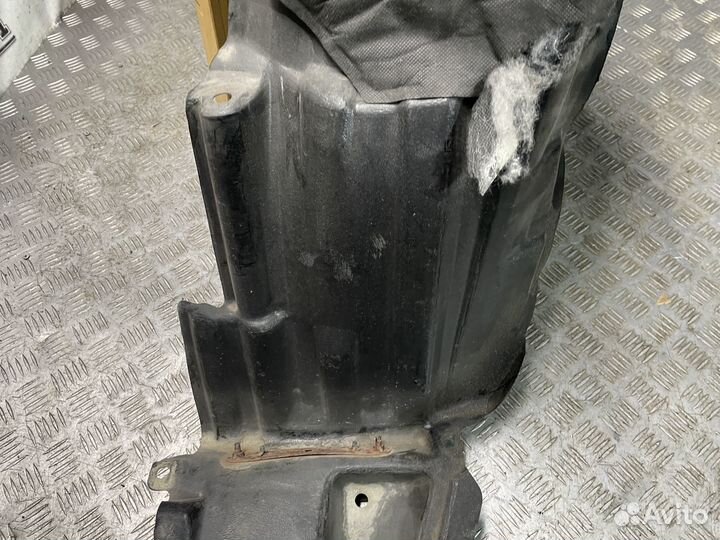 Подкрылок передний левый Toyota Prius 20