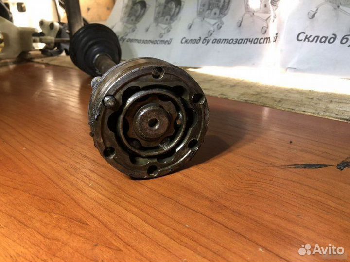 Привод левый Volkswagen Polo 2000