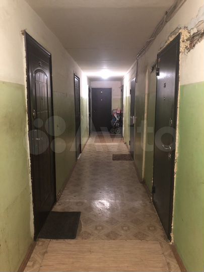 Комната 18 м² в 8-к., 2/2 эт.