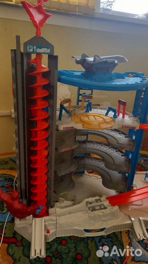 Hot wheels мега гараж