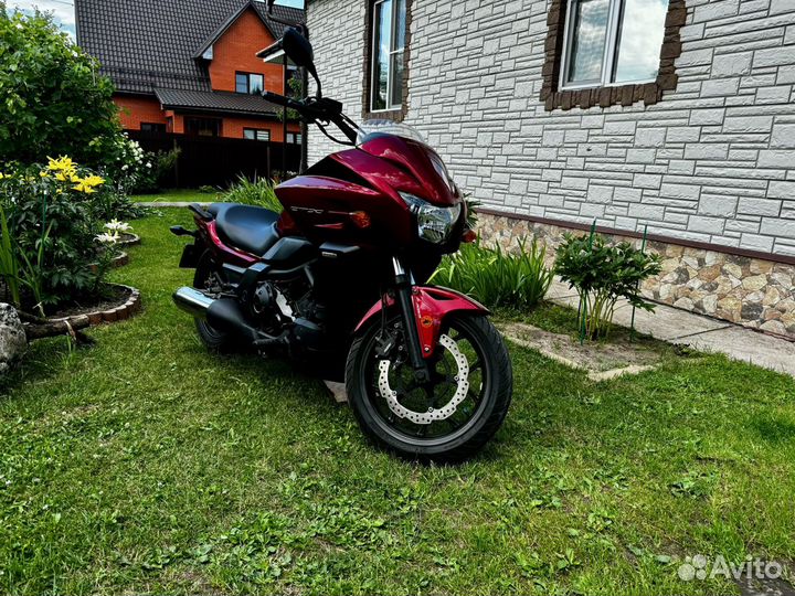 Honda ctx 700