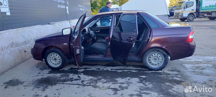 LADA Priora 1.6 МТ, 2011, 307 111 км