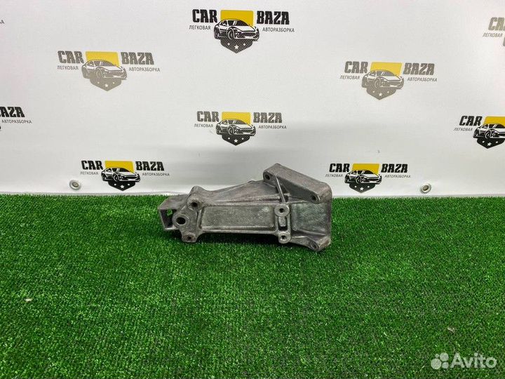 Кронштейн двигателя