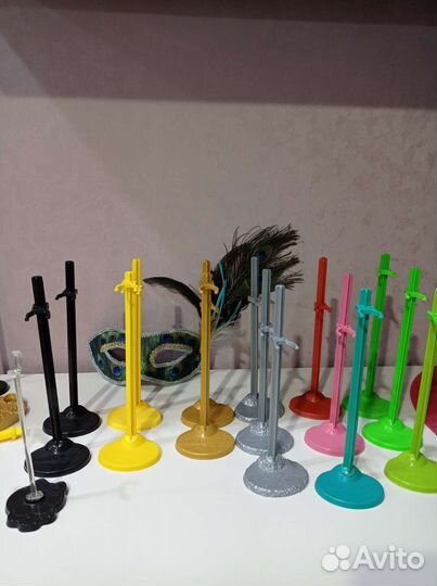 Подставки и расчёски для кукол Монстер Хай