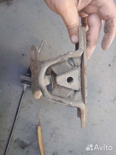 Подушка двигателя с тросом сцепления daewoo Matiz