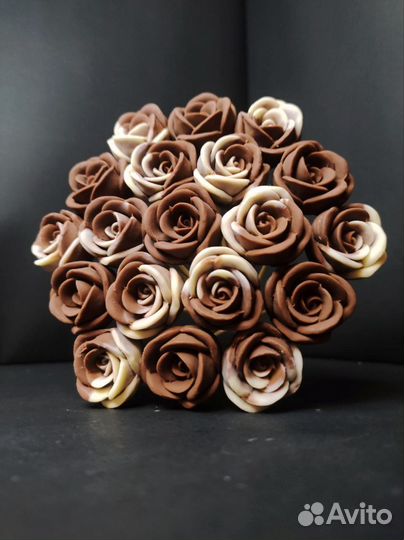 Букет из Белого и Молочного Шоколада - 19 Роз
