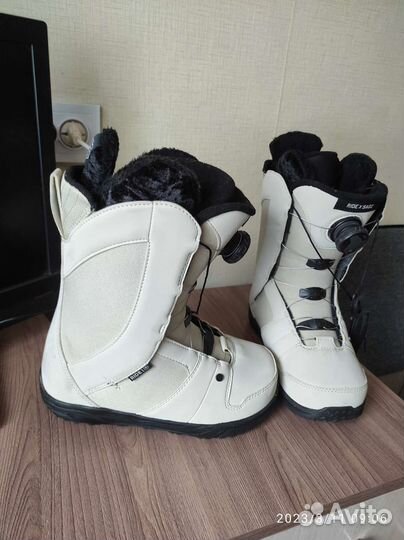 Сноубордические ботинки женские 36