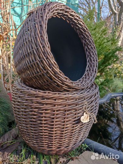 Кашпо для цветов из ротанга