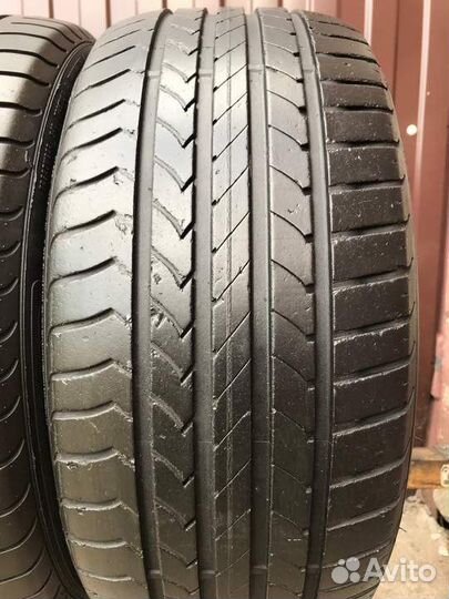 Goodyear EfficientGrip 215/40 R17