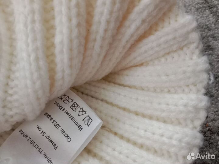 Шапка с помпоном для девочки