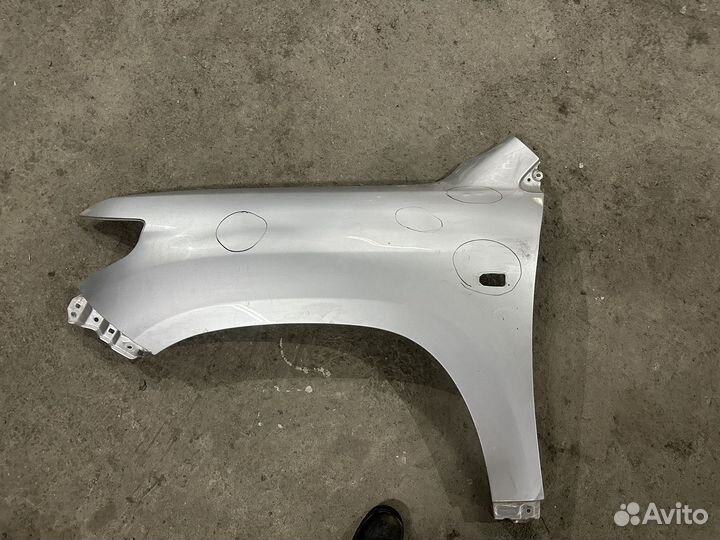 Крылья передние toyta land cruser 200