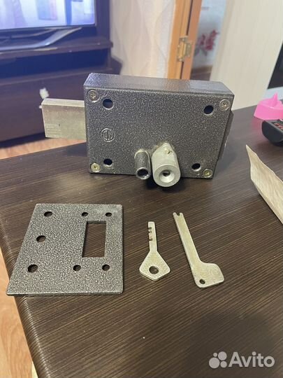 Замок дверной