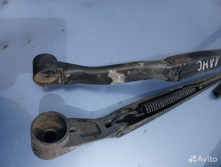 Поводок стеклоочистителя Mitsubishi Lancer 9 2007г