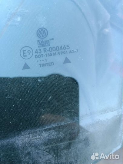 Стекло передней левой двери Фольксваген Джета 4
