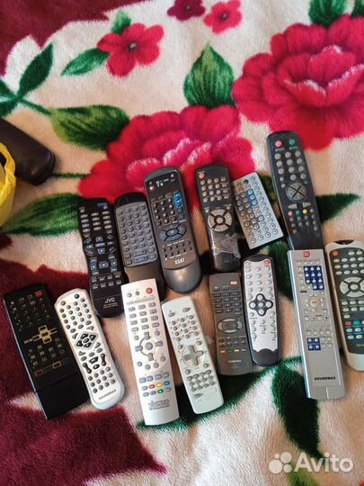 Пульт ду,для тв,и аппаратуры,меняю на приставку