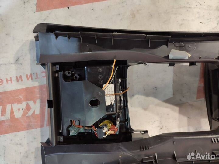 Центральный подлокотник Mercedes-Benz C-Класс W204