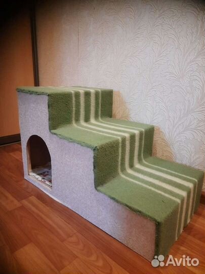 Прикроватная лестница с домиком для собачки кошечк