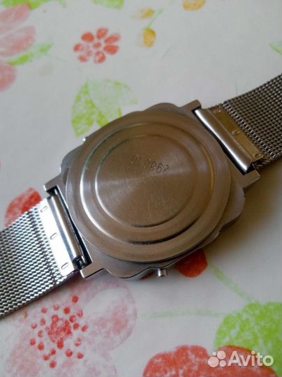 Часы электроника редкие 8 мелодий