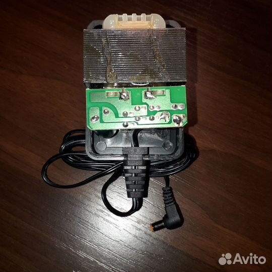 Адаптер 9В 0,35А для радиоприёмников