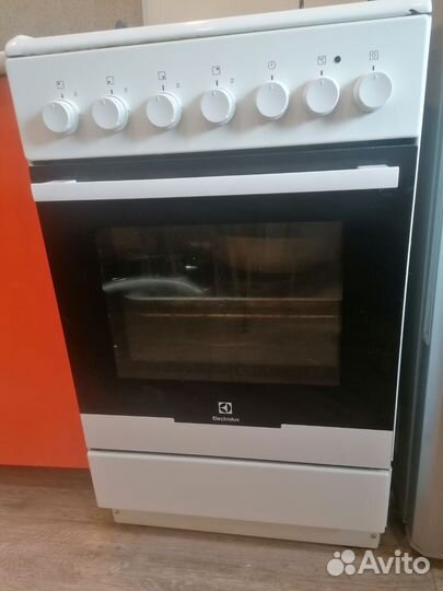 Газовая плита с электрической духовкой