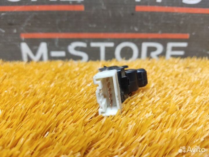 Кнопка стеклоподъемника задняя левая Subaru