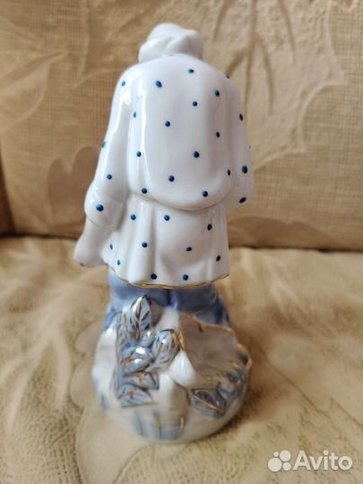 Статуэтка фарфор: Старик и золотая рыбка, Старуха